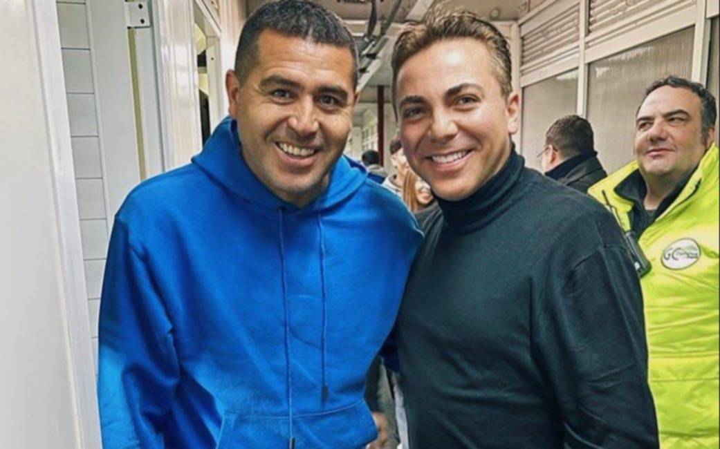 Cristian Castro fue homenajeado en Boca y creyó que Juan Román Riquelme era el director técnico