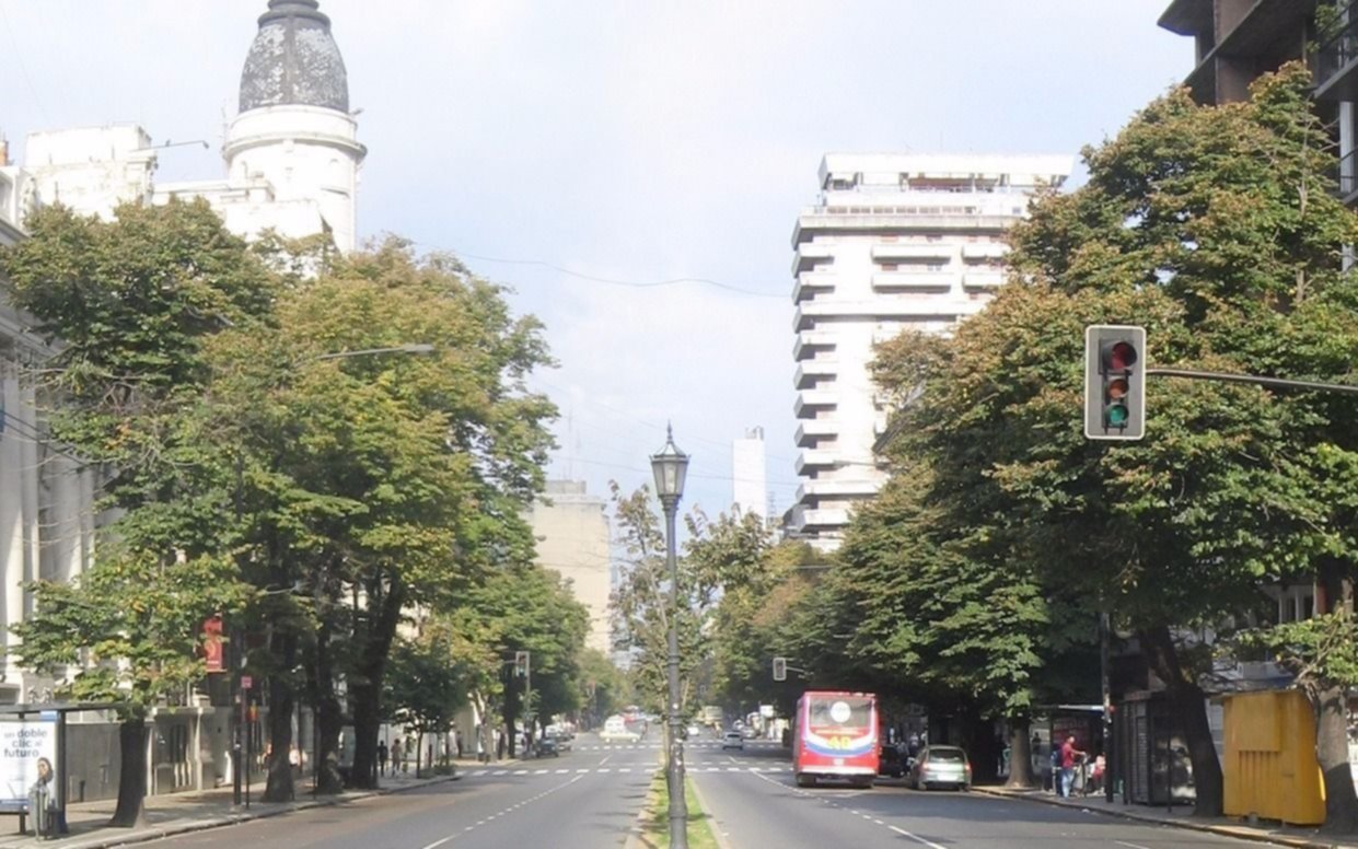 El feriado en La Plata: sin bancos ni clases, y micros con menos frecuencias