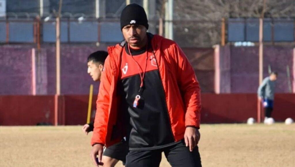 Camba hizo fútbol y Palito Pereira definió el equipo