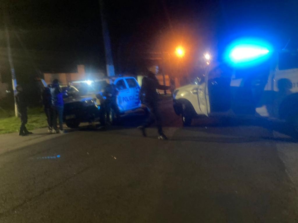 Un vecino de Los Hornos frustró una entradera tiroteándose con los ladrones