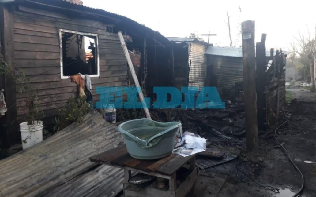 Tensión en Berisso por el incendio en una casa: piden ayuda para una mujer