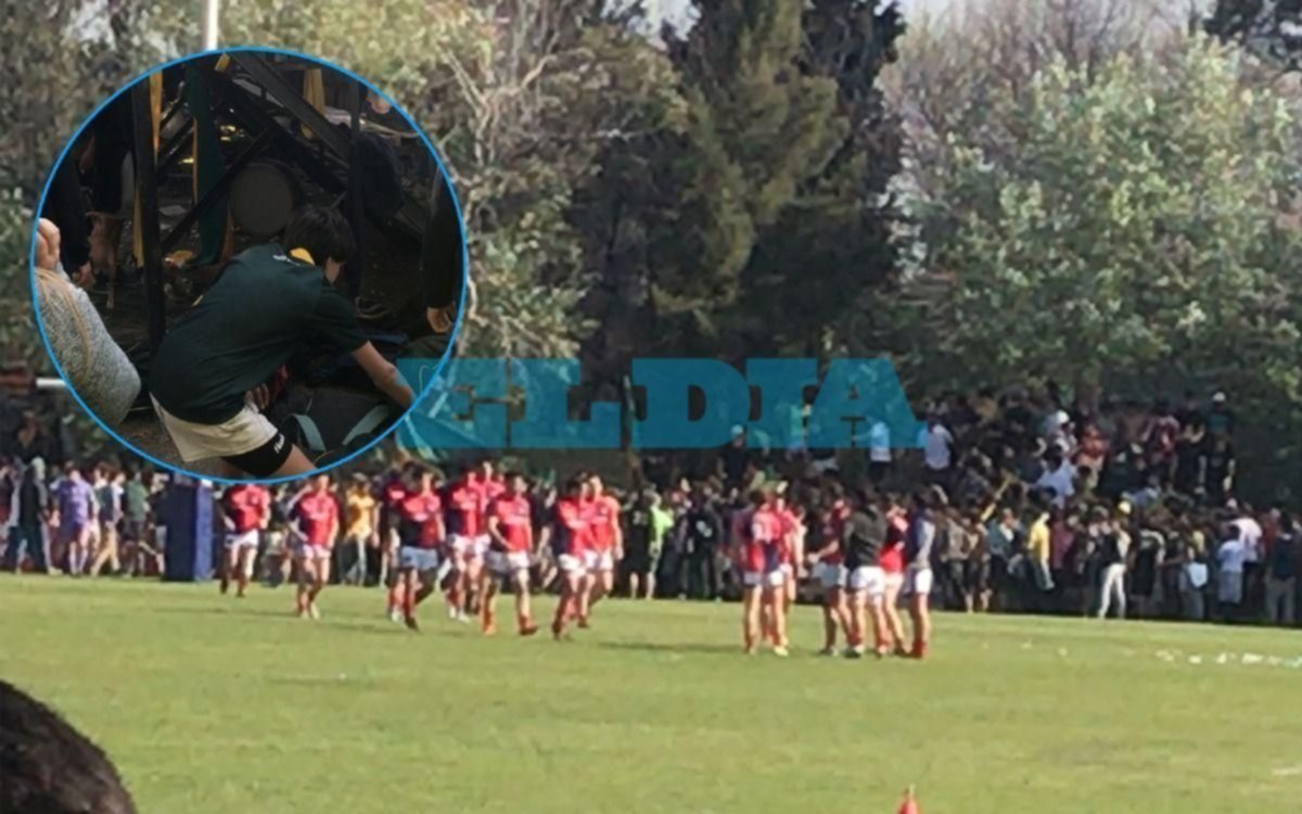 Susto en el clásico de San Luis - Los Tilos: una tribuna cedió y un chico resultó herido
