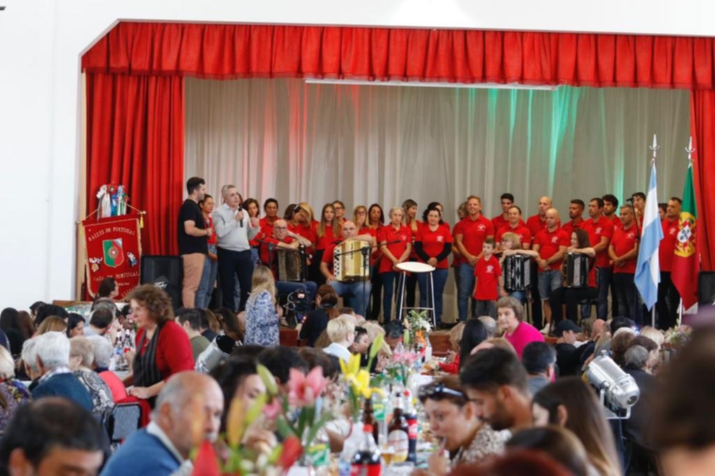 Portugueses celebraron con música y gastronomía