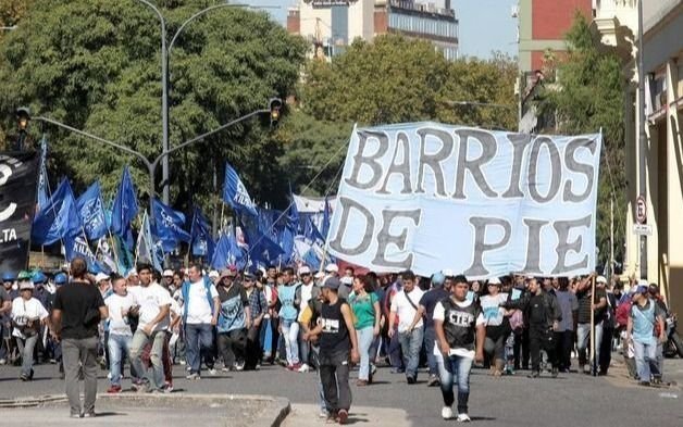 Otro conflicto en el FdT: dan de baja 38 mil planes sociales por considerarlos "incompatibles"