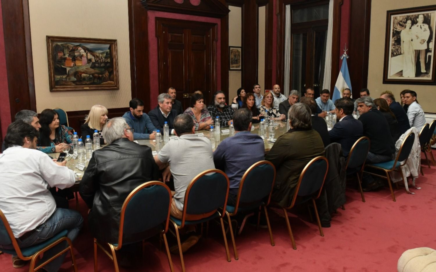 Oficial: así será el aumento del 24% a estatales, docentes y judiciales bonaerenses, que incluye a jubilados