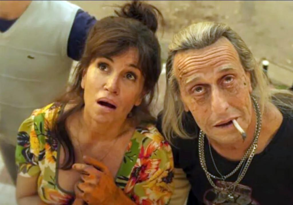 “Más respeto que soy tu madre”: del libro al suceso teatral y, ahora, al cine