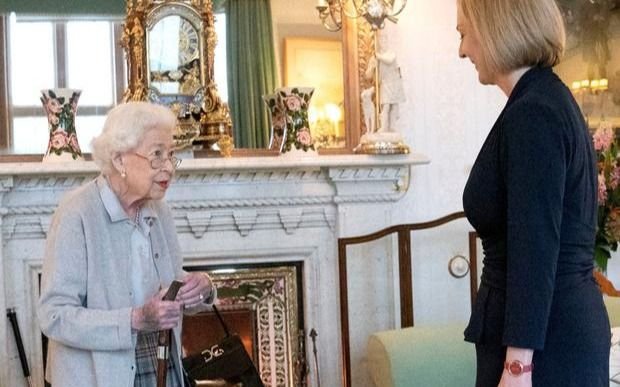Reina Isabel II: la última foto que generó especulaciones sobre su salud