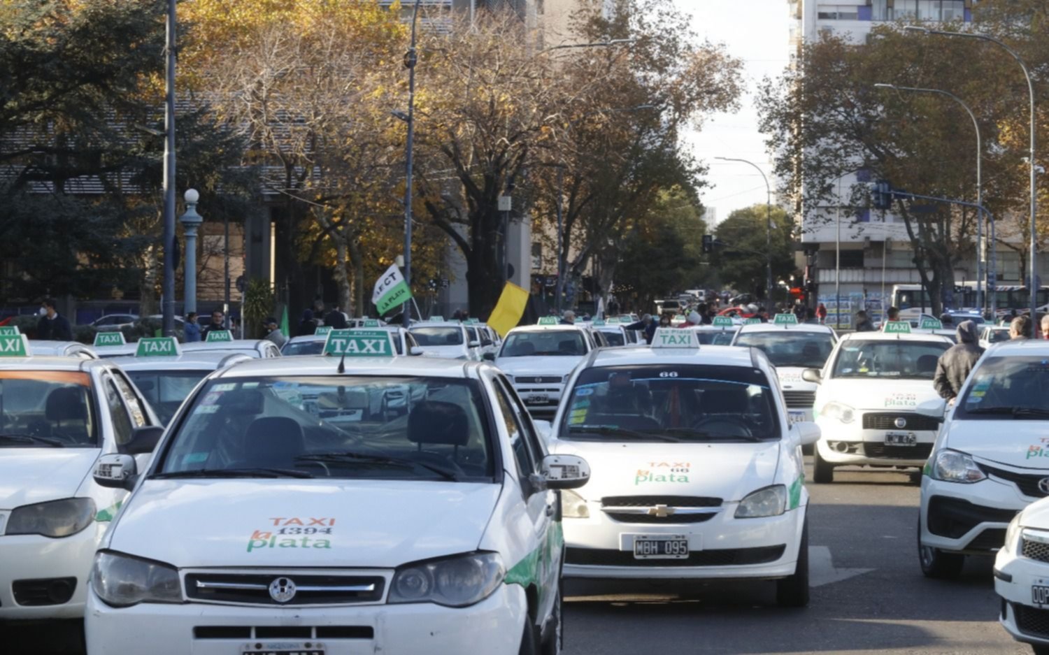 El Concejo aprobó el aumento de taxis: desde mañana la bajada de bandera se va a $144