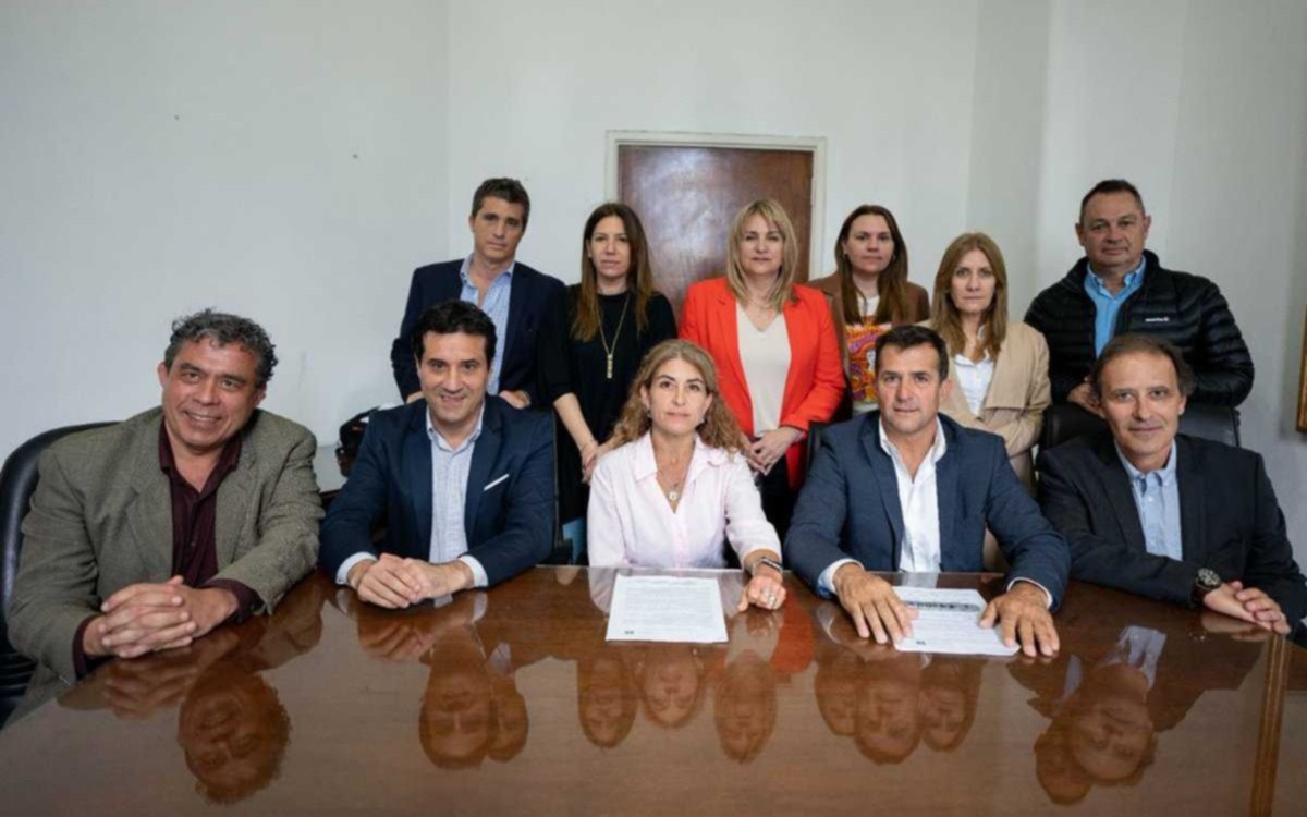 Instructivo en escuelas bonaerenses: la oposición citó a Sileoni a la Legislatura 