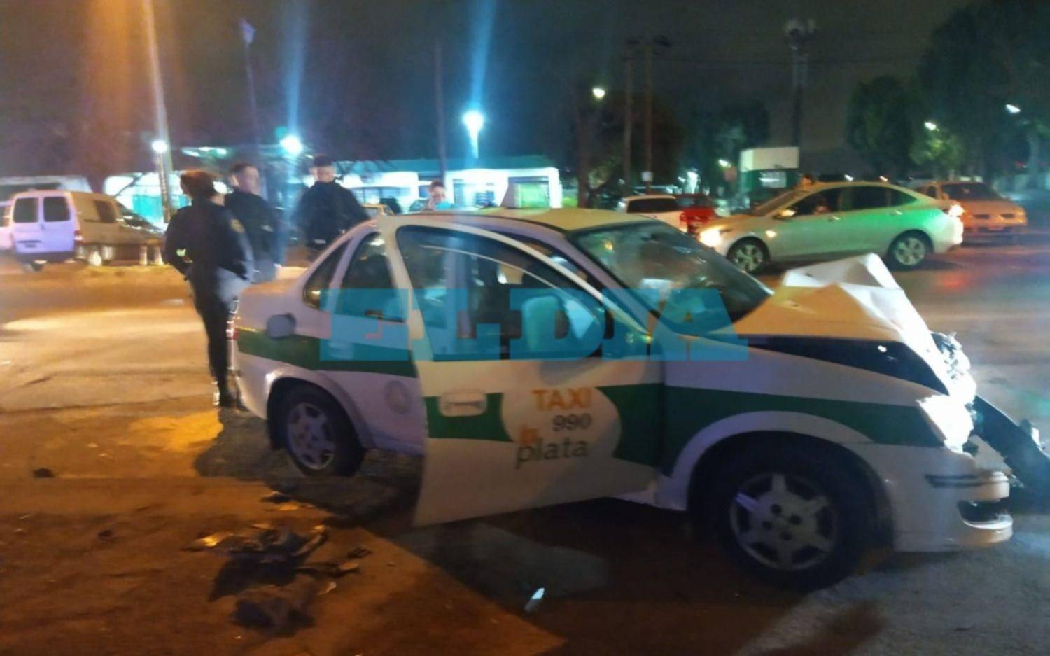 Terrible choque en La Plata dejó a un taxista herido
