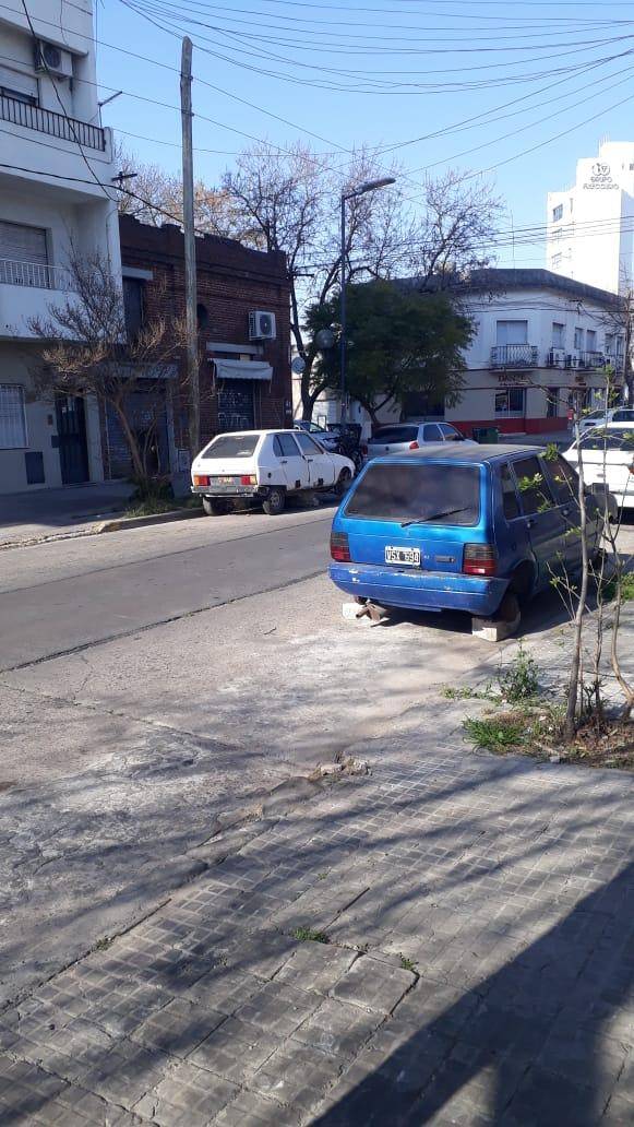 Autos estacionados desde hace tiempo en La Loma