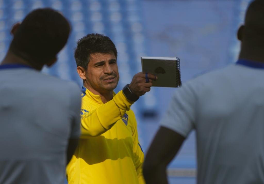 Ibarra preservó a Rojo y ensayó con tres delanteros