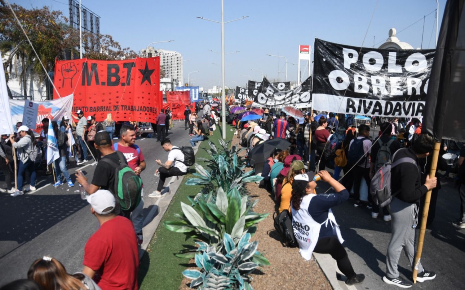 El Gobierno dio marcha atrás y devolvió planes sociales a 40 mil beneficiarios