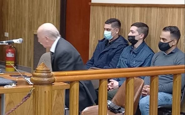 Lunes darán veredicto a policías por crimen de chico de 14 años