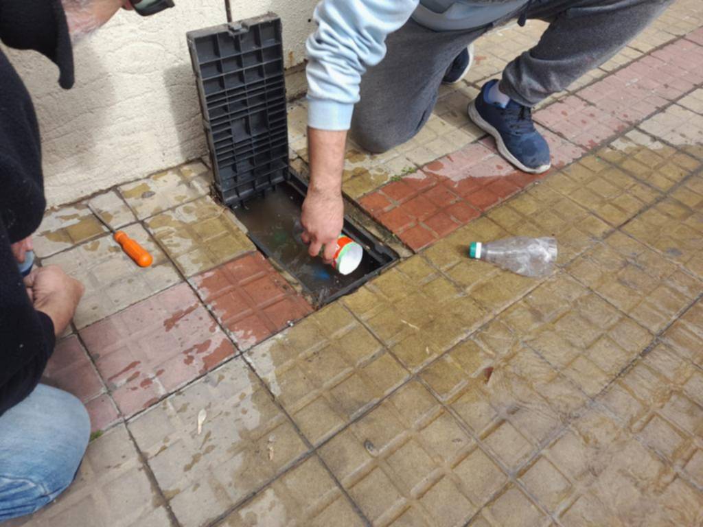 Otro reclamo clásico: pérdida afuera, sin agua adentro