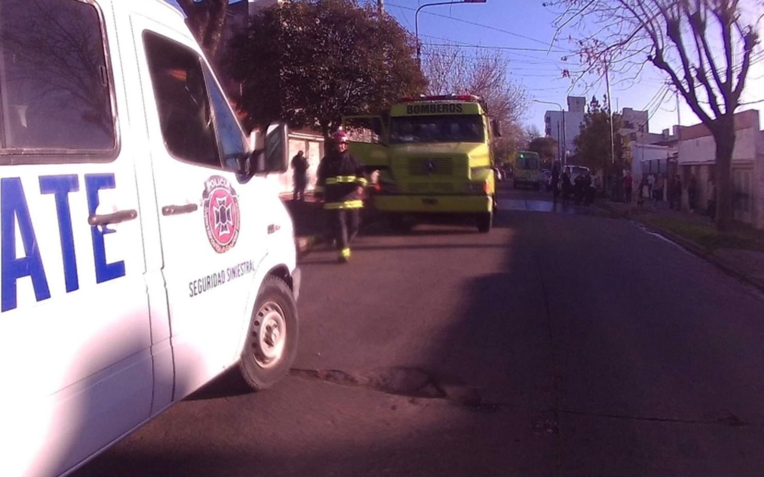 Tensión en La Loma por el incendio de un departamento