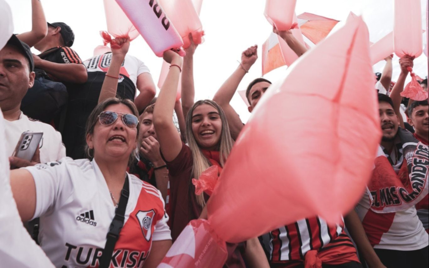FOTOS | El impresionante banderazo de los hinchas de River en la previa del partido