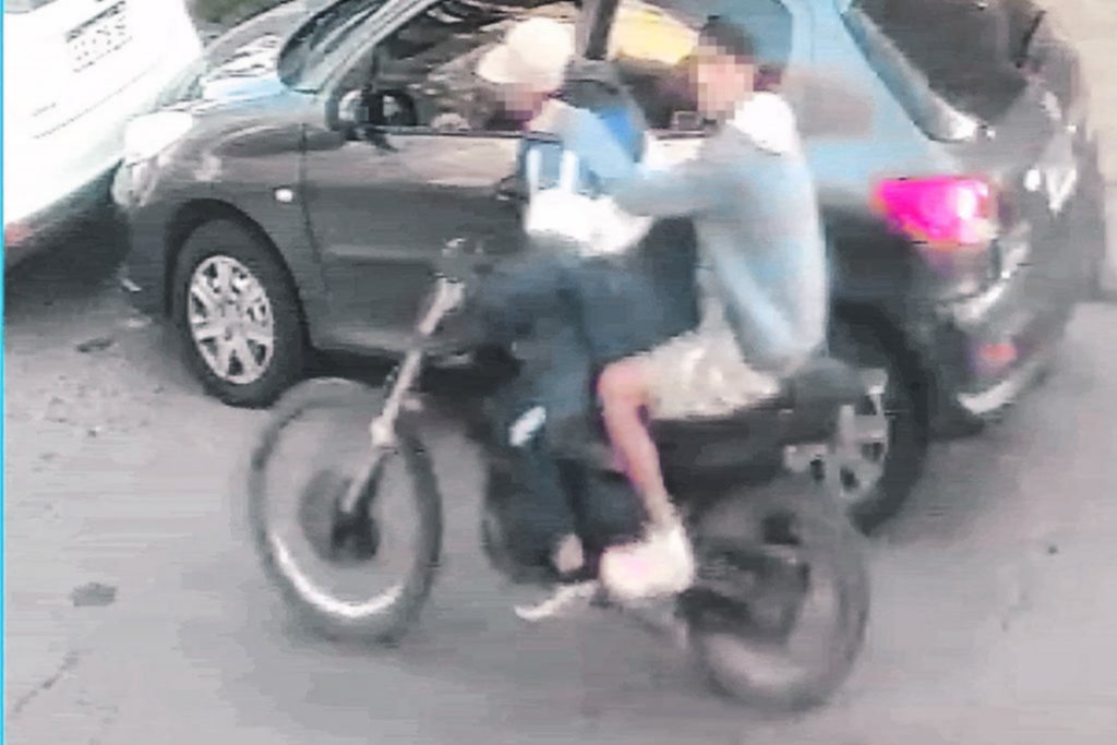 Motochorros fuera de control: robos a toda hora y sin distinción de zona