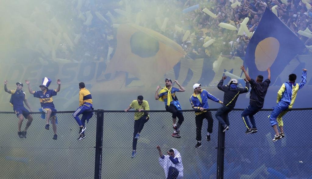 Un domingo azul y oro, con una fiesta salpicada por algunos disturbios