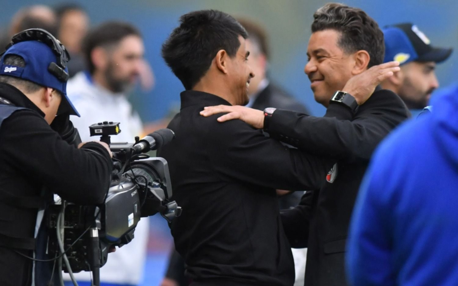 El gesto de Ibarra con Gallardo después de la victoria boquense: sonrisas y mucho abrazo