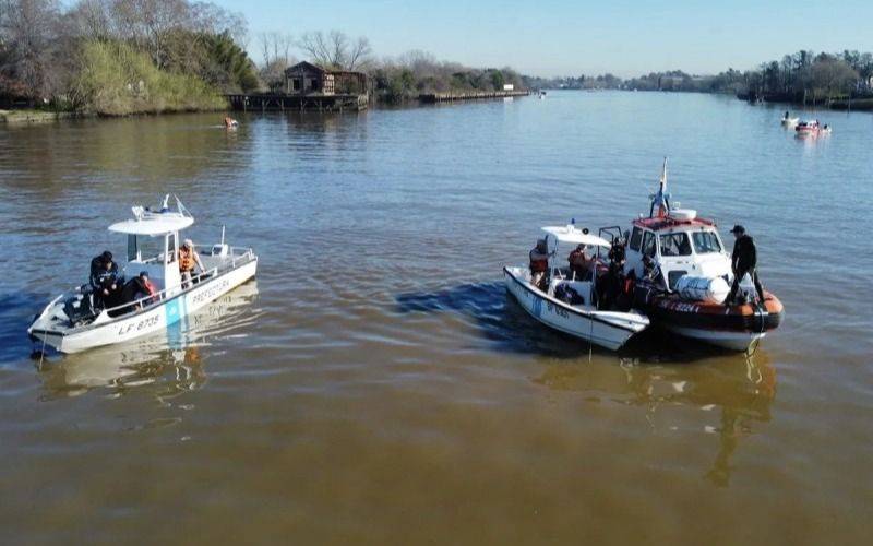 Desesperada búsqueda de un joven que desapareció tras un choque de lanchas en el río Luján