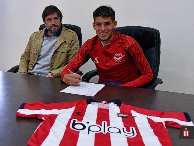 El juvenil Agustín Palavecino, firmó su primer contrato