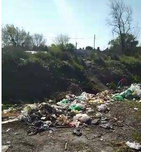 Queja por un basural en la zona de 527 bis y 121