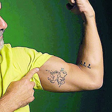 El nuevo tatuaje de Mariano Martínez, un homenaje a los ex combatientes