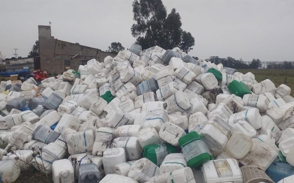 Pese a las reglamentaciones y el esfuerzo de Campo Limpio, sigue el reciclado ilegal de plástico contaminante