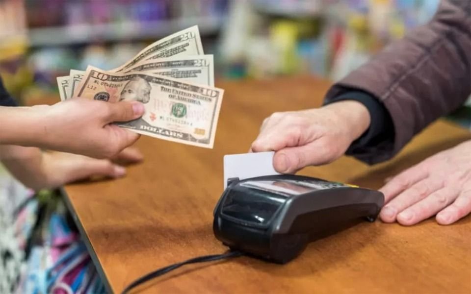 Cepo: anunciarán más restricciones sobre el dólar tarjeta