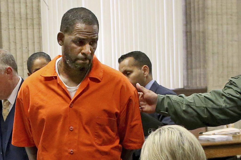 R. Kelly, que ya cumple 30 años de prisión, suma cargos por porno infantil