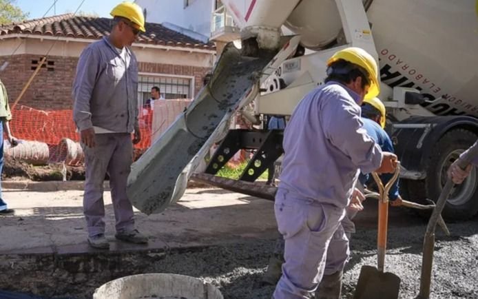Siguen obras para evitar inundaciones junto a las vías del Tren Roca 