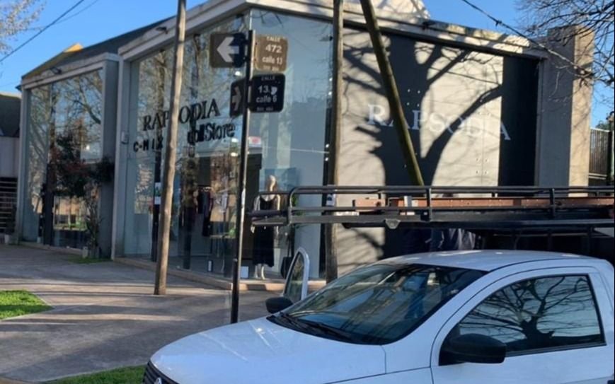 Una decena comercios enganchados de la luz: varios en pleno centro de City Bell y anticipan que serán denunciados