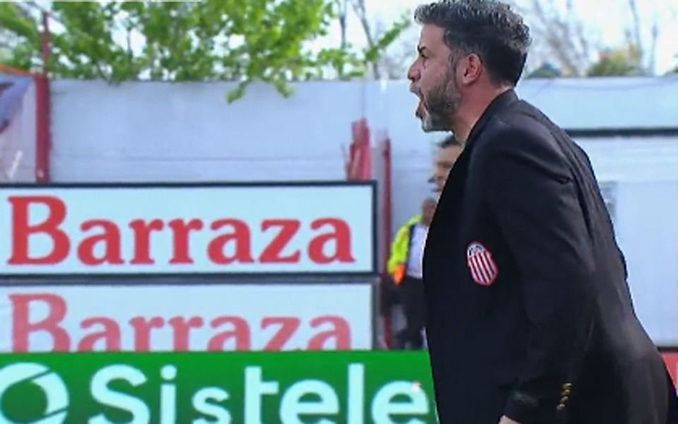 VIDEO. ¡Se picó! Rodolfo De Paoli se cruzó con un jugador rival en medio del partido