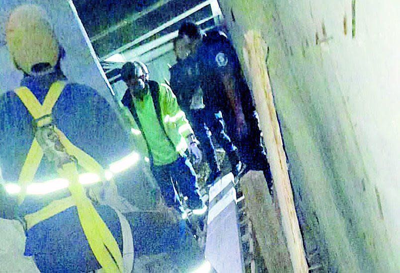 Dos albañiles cayeron por el hueco de un ascensor