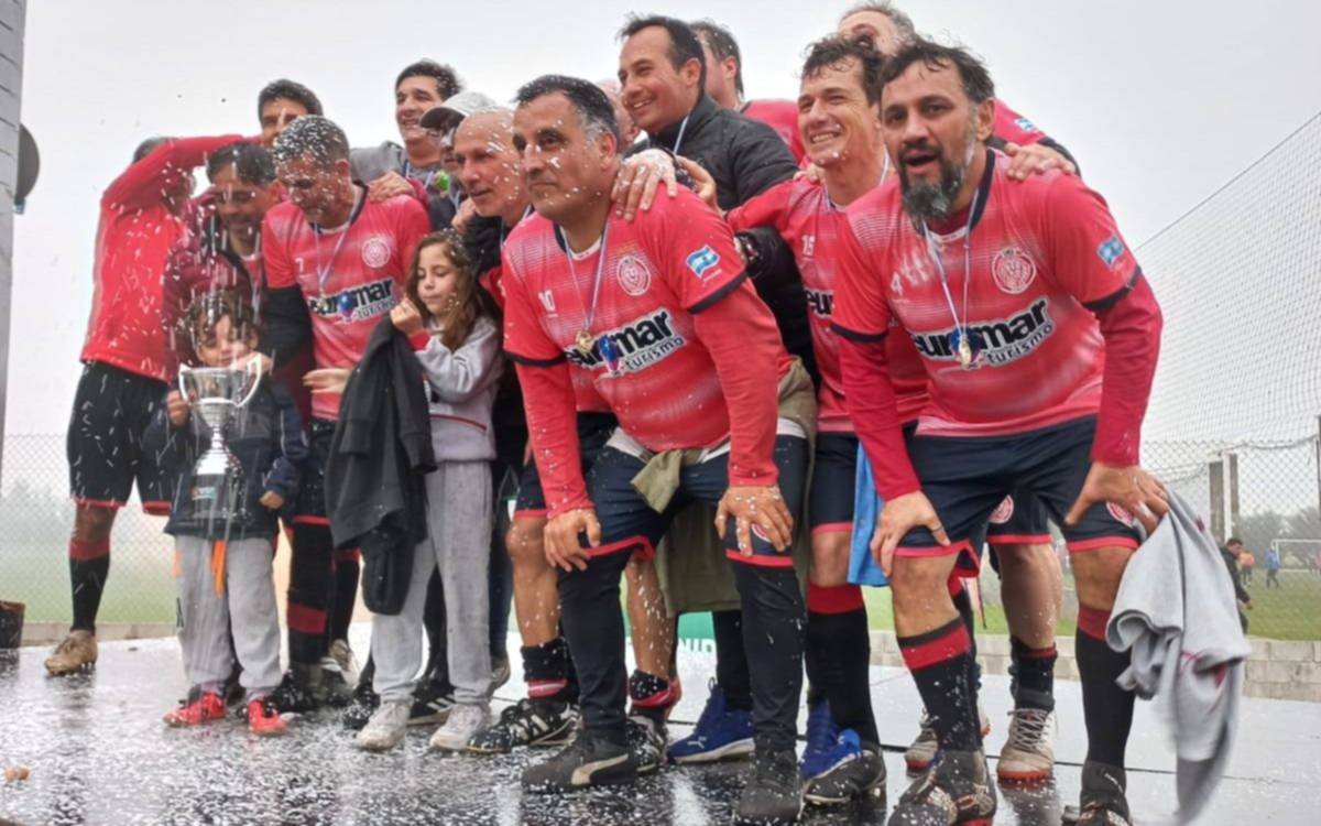 Gastón Sessa, figura y campeón con Estudiantes en Mar del Plata