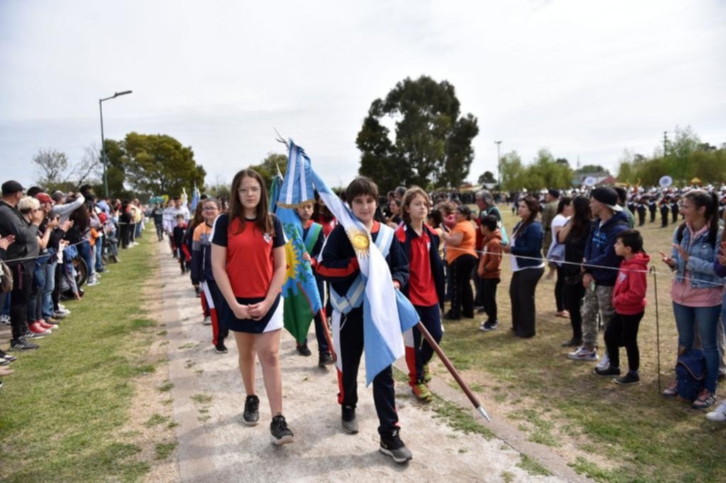 Desfile, música y gastronomía en la celebración de los 111 años de Olmos