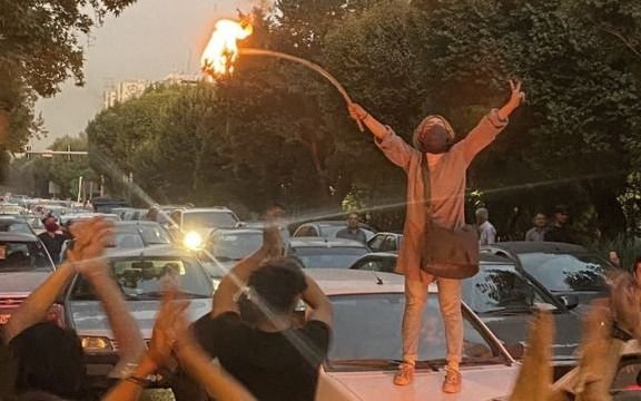 Ya son 8 los muertos en protestas tras el crimen de la joven detenida por usar mal el velo en Irán