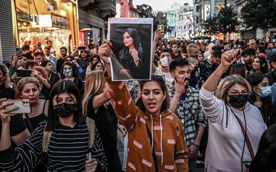 Violencia en Irán: ya son ocho los muertos en las protestas tras el deceso de la joven detenida
