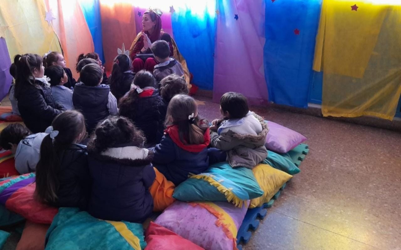Una colorida jornada de lectura en el colegio San Cayetano