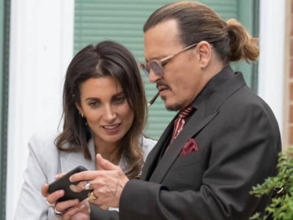 Johnny Depp está saliendo con su abogada, pero la relación “no es seria”