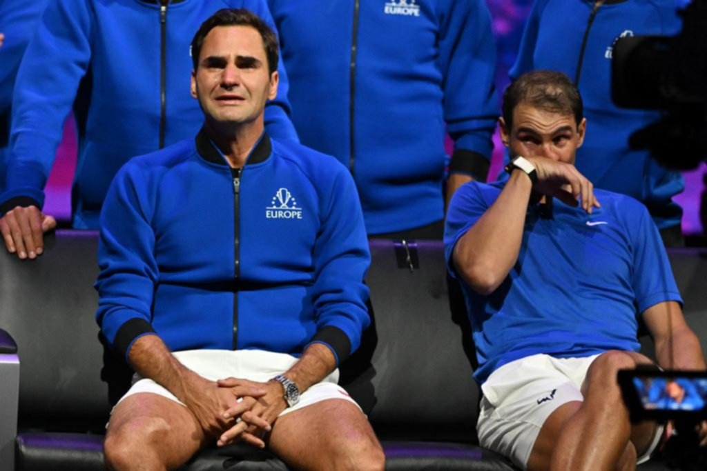Federer le dijo adiós al tenis con una muestra de talento y emoción