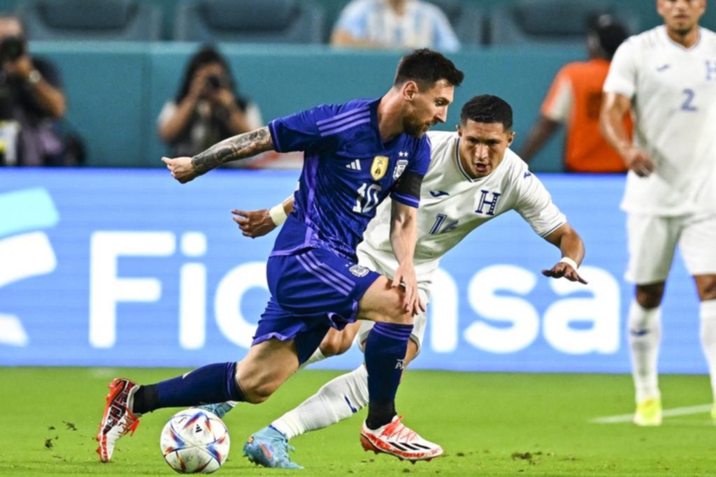 Ni una pegajosa marca personal pudo con Messi