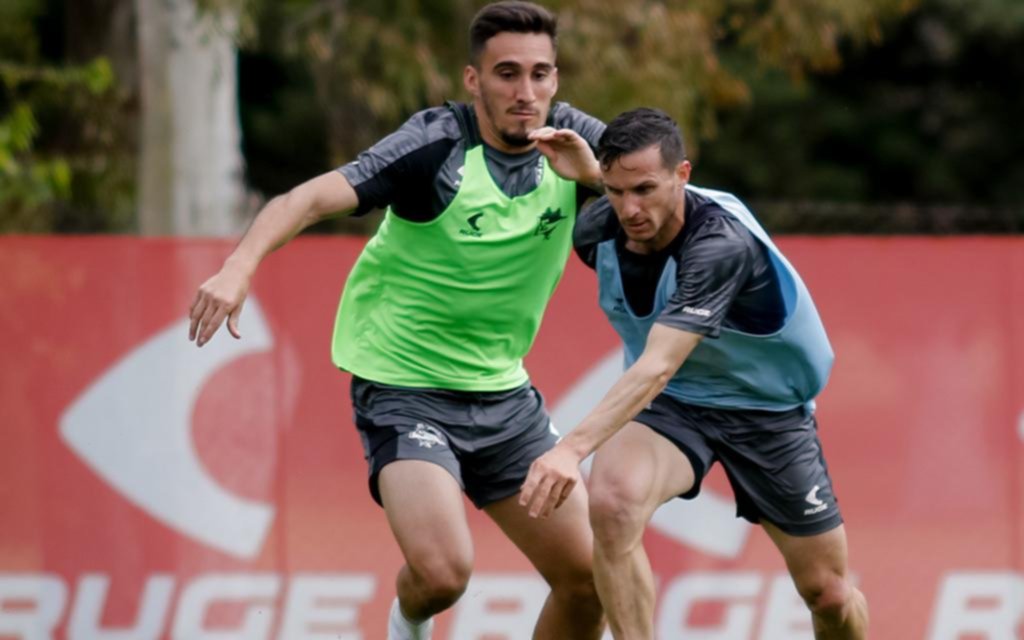 El plantel entrena y viaja rumbo a Tucumán