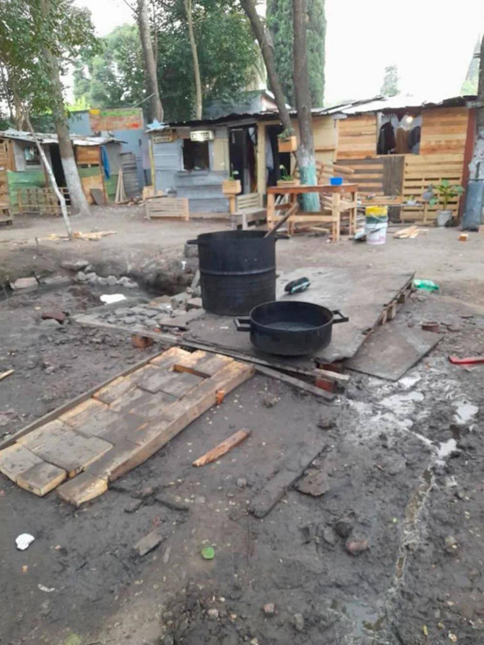 Tildan de “chiquero” al centro de rehabilitación que promocionaba Teto Medina