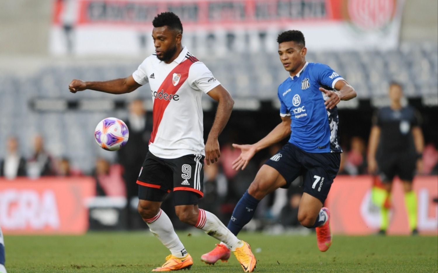 Otro golpe para River: sobre el final, perdió 1 a 0 con Talleres en el Monumental