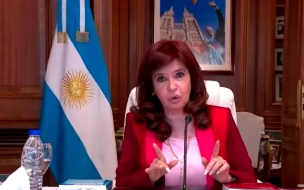 Cristina Kirchner dijo que "se olvidó de algo importante" y le volvió a apuntar a la Justicia