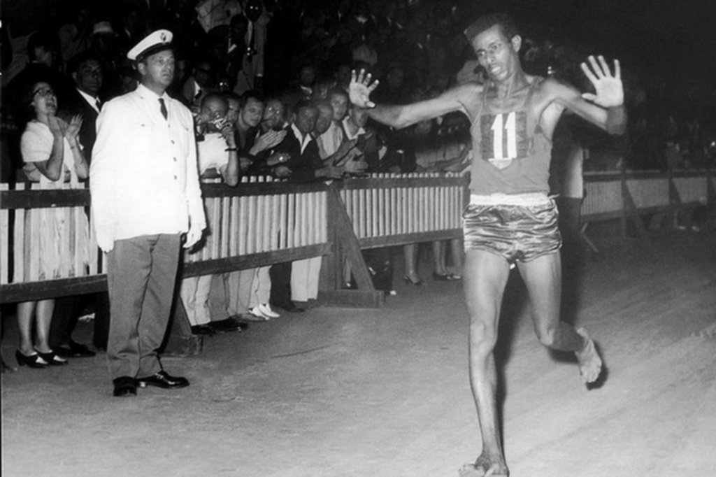 Abebe Bikila: la historia del africano que ganó el maratón descalzo