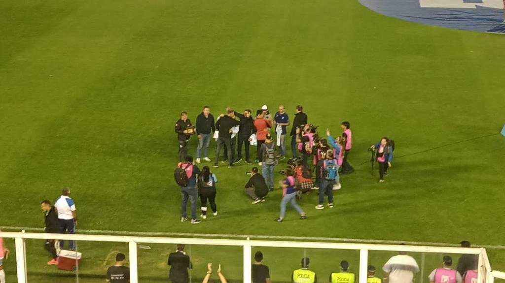 Reconocimiento para Zielinski y el Loco Díaz en la previa del partido
