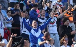 El mensaje de la hinchada de Vélez a sus jugadores: "Hay que ganar y no pensar a que boliche ir a bailar"